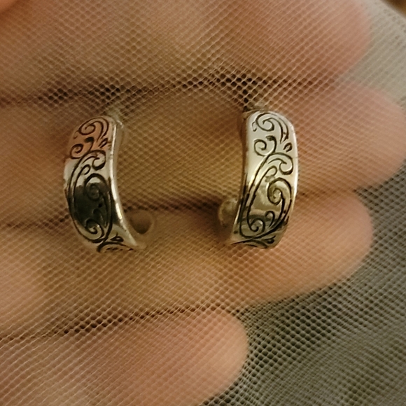 Silver Toned Earrings - Picture 1 of 2